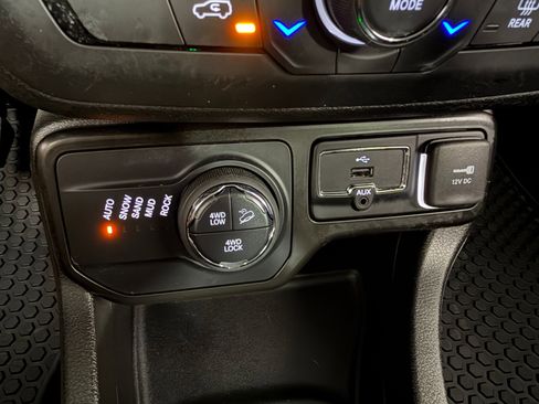 Used 2023 Jeep Renegade Trailhawk w/ Trailhawk Elite Group image 23