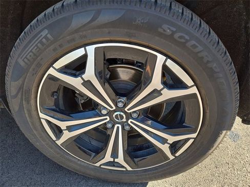 Used 2022 Volvo XC60 B5 Momentum w/ Climate Package image 29
