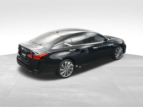 Used 2024 Nissan Altima 2.5 SL FWD image 39