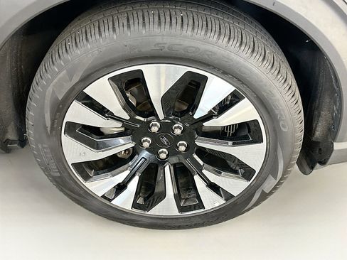 Used 2025 Ford Explorer Platinum w/ LUX Leather Package image 11