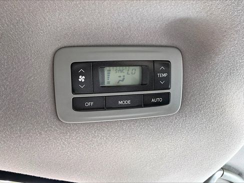 Used 2014 Toyota Sienna LE FWD image 21