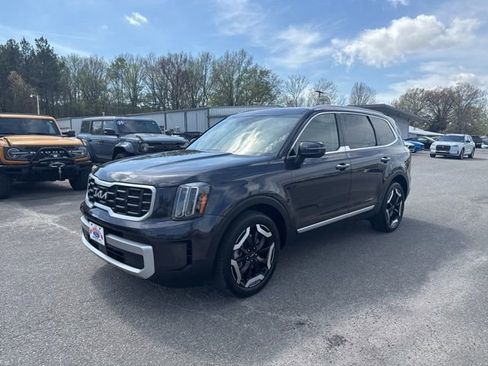 Used 2025 Kia Telluride S FWD image 5