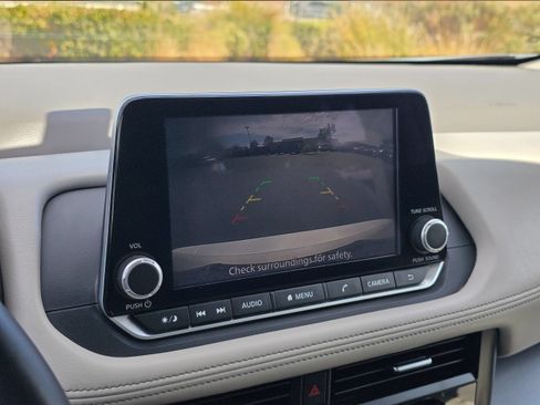 Used 2025 Nissan Rogue SV FWD image 34