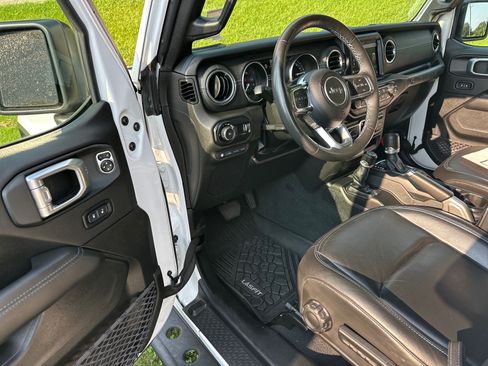 Used 2023 Jeep Wrangler Unlimited Rubicon 4xe w/ Steel Bumper Group AWD/4WD image 10