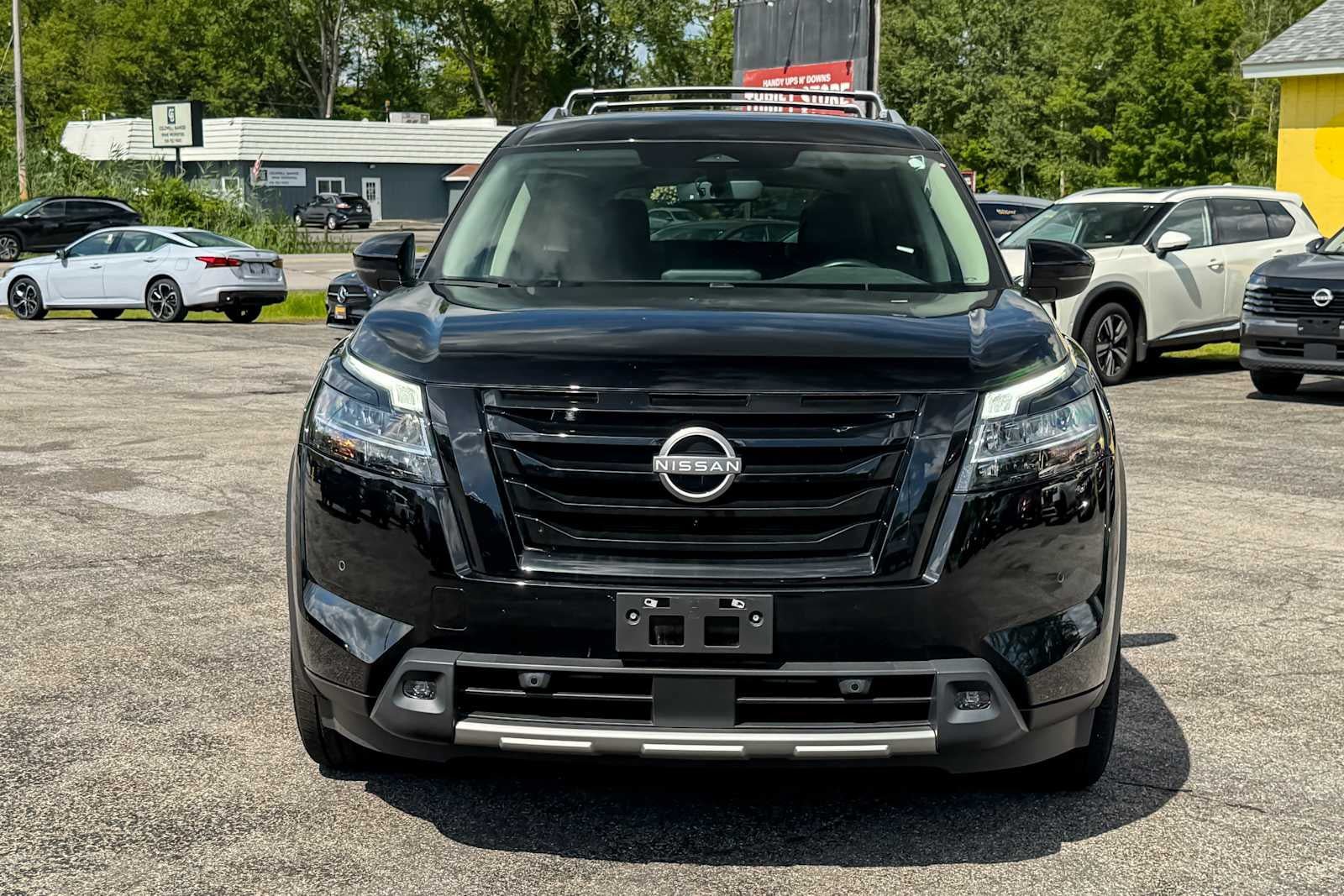 Certified 2024 Nissan Pathfinder SL w/ Black Appearance Package AWD/4WD image 8