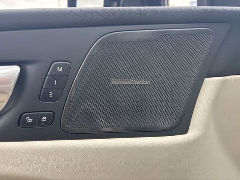 Certified 2024 Volvo XC60 B5 Plus w/ Protection Package Premier image 17