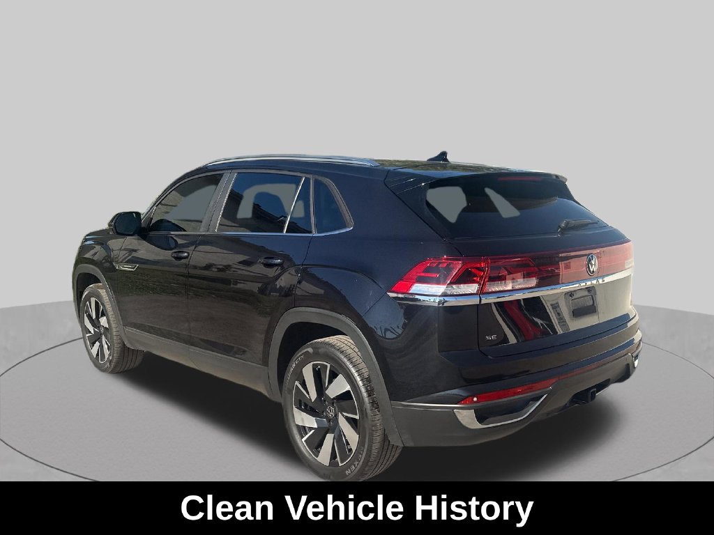 Used 2024 Volkswagen Atlas Cross Sport SE w/ Panoramic Sunroof Package FWD image 4