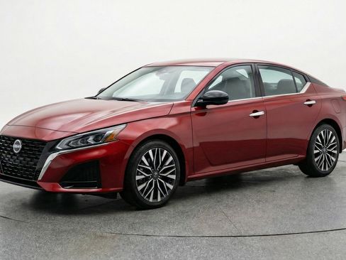 Used 2025 Nissan Altima 2.5 SV image 3