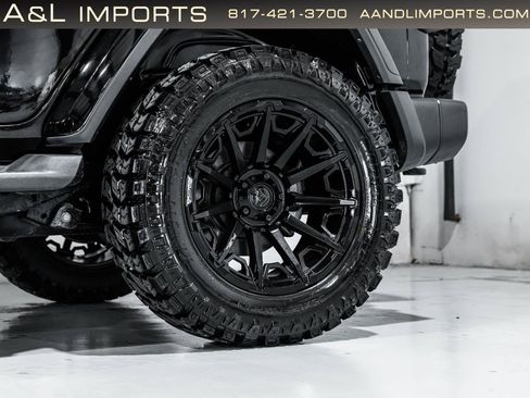 Used 2023 Jeep Wrangler Unlimited Sahara w/ LED Lighting Group AWD/4WD image 28