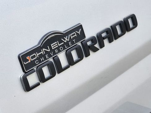 Used 2015 Chevrolet Colorado Z71 AWD/4WD image 12
