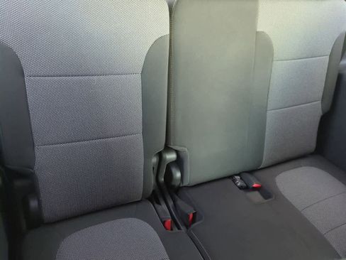 Used 2021 Chevrolet Traverse LT w/ LPO, Floor Liner Package image 21