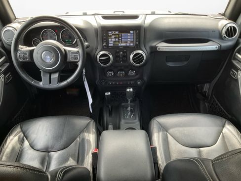 Used 2016 Jeep Wrangler Unlimited Sahara w/ Max Tow Package AWD/4WD image 11