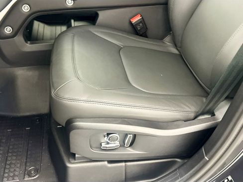 New 2026 Land Rover Defender 130 X-Dynamic SE image 19