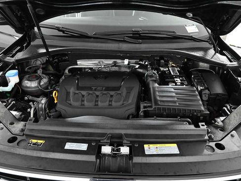 Certified 2023 Volkswagen Tiguan SE FWD image 29