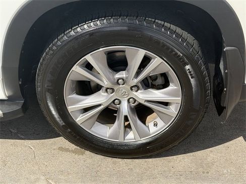 Used 2015 Toyota Highlander XLE image 8