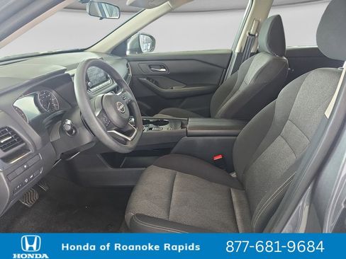 Used 2024 Nissan Rogue SV FWD image 10