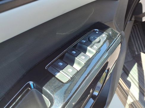Used 2022 Nissan Pathfinder SV w/ SV Premium Package AWD/4WD image 12