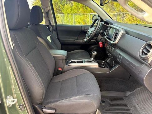 Used 2021 Toyota Tacoma SR5 w/ Trail Edition image 34