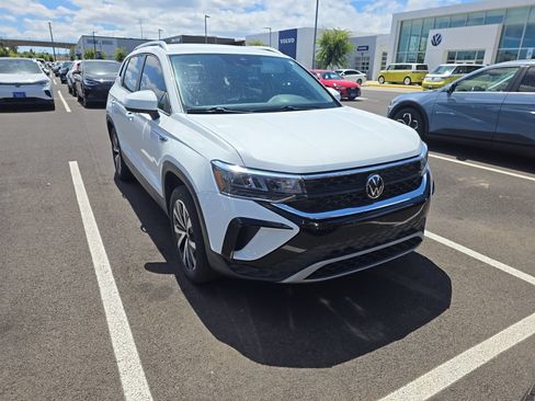 Used 2022 Volkswagen Taos SE AWD/4WD image 6