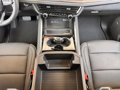 New 2025 Chevrolet Suburban Premier w/ LPO, Illumination Package image 19