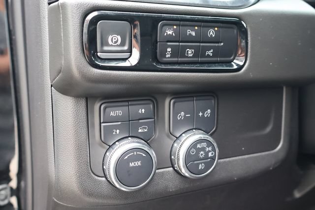 Used 2025 GMC Yukon Elevation AWD/4WD image 27