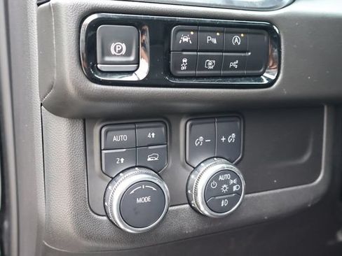 Used 2025 GMC Yukon Elevation AWD/4WD image 27