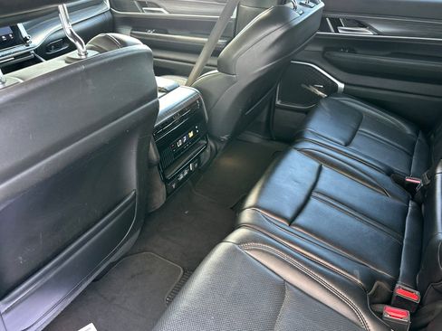 Used 2024 Jeep Wagoneer L Series II w/ Flexible Seating Group image 12