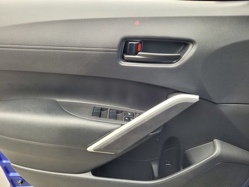 Used 2024 Toyota Corolla Cross AWD Hybrid w/ Moonroof Package image 17