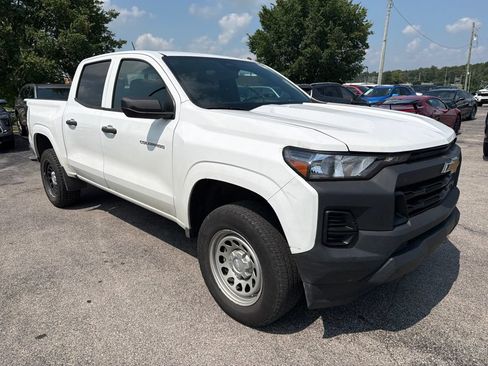 Used 2023 Chevrolet Colorado W/T RWD image 2