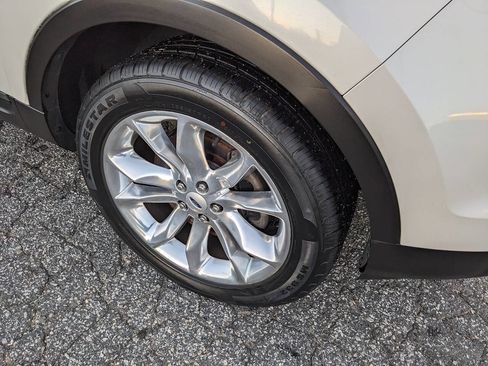 Used 2013 Ford Explorer XLT image 23