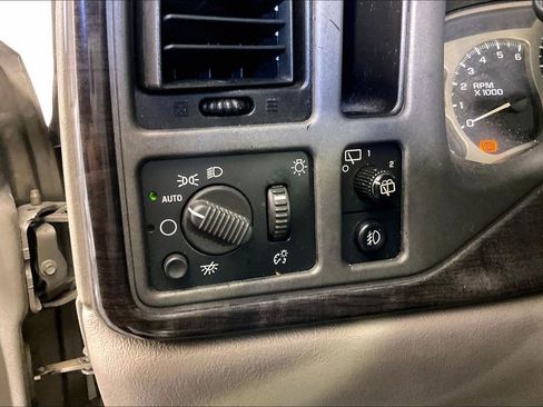 Used 2003 GMC Yukon XL Denali image 26