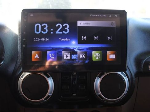Used 2014 Jeep Wrangler Unlimited Rubicon w/ Max Tow Package AWD/4WD image 15