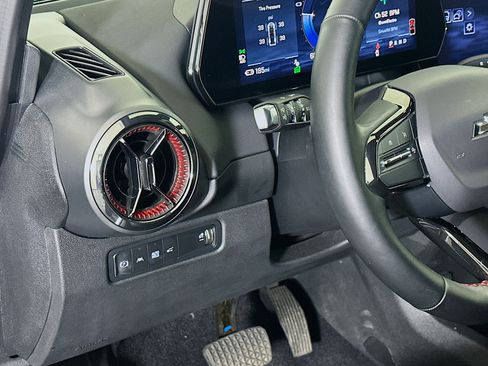 Used 2024 Chevrolet Equinox EV RS FWD image 17