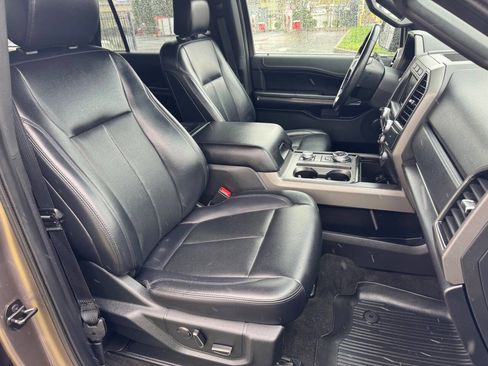 Used 2019 Ford Expedition Max XLT w/ Equipment Group 201A AWD/4WD image 8