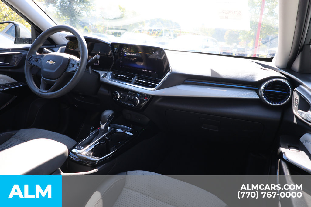 Used 2025 Chevrolet Trax LT FWD image 29