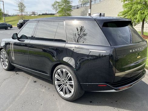 Used 2024 Land Rover Range Rover Long Wheelbase SE image 5