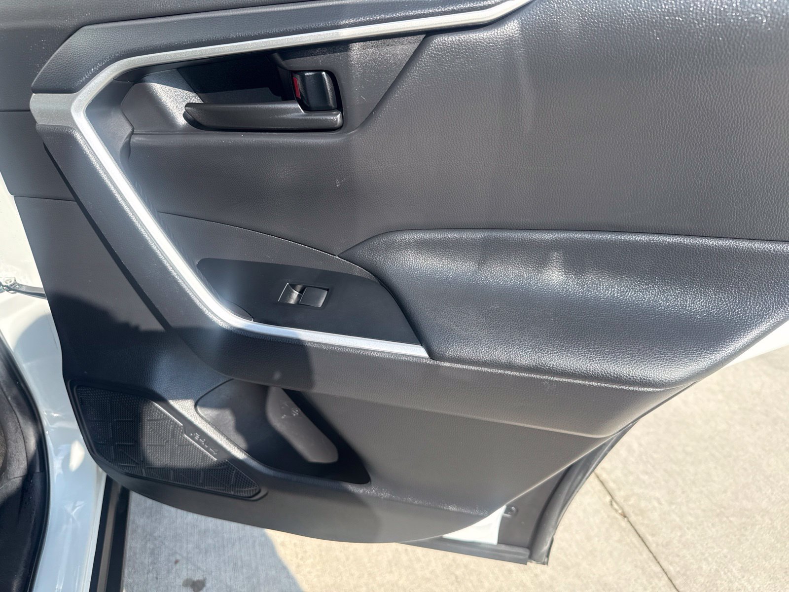 Used 2021 Toyota RAV4 LE w/ Carpet Mat Package (TMS) FWD image 21