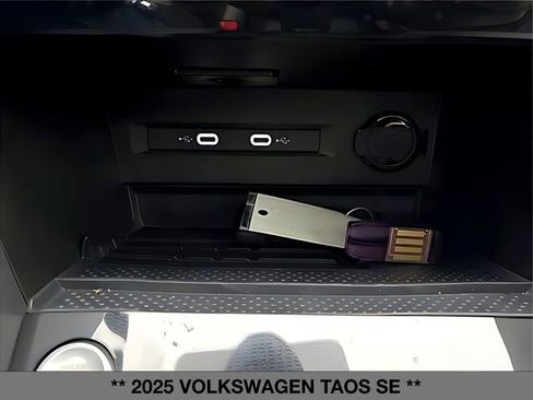 Used 2025 Volkswagen Taos SE w/ Panoramic Sunroof Package AWD/4WD image 23