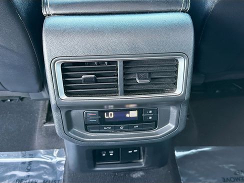 Used 2024 Volkswagen Atlas SE image 19