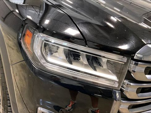 Used 2022 GMC Acadia AT4 w/ Technology Package AWD/4WD image 34