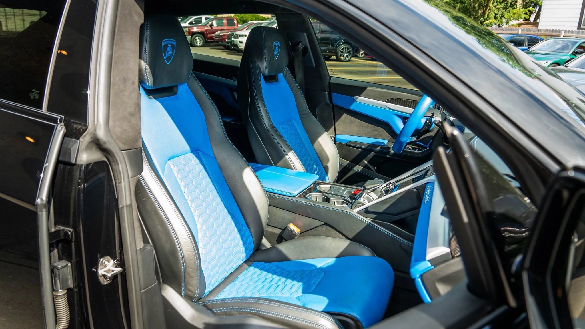 Used 2021 Lamborghini Urus AWD/4WD image 16