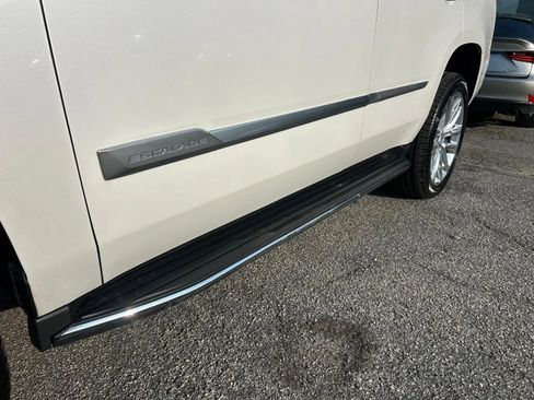Used 2018 Cadillac Escalade Luxury RWD image 27
