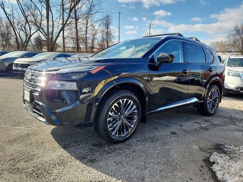 Certified 2025 Nissan Rogue Platinum image 4