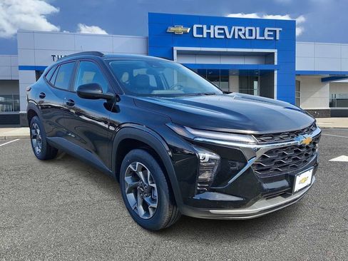 New 2026 Chevrolet Trax LT w/ Sunroof Package image 2