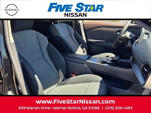 Used 2022 Nissan Rogue SV image 16