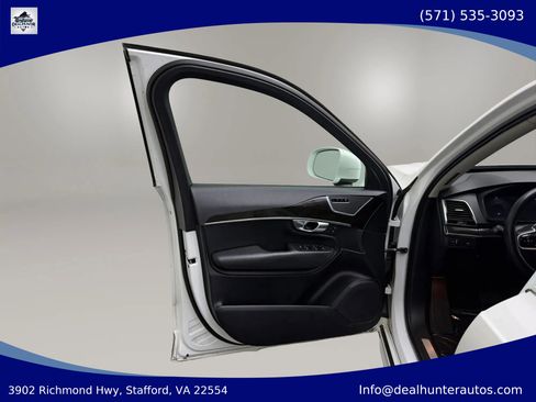 Used 2017 Volvo XC90 T6 Momentum w/ Momentum Plus Package AWD/4WD image 24