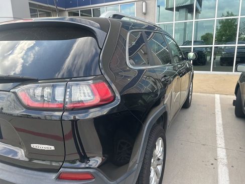 Used 2019 Jeep Cherokee Latitude w/ Popular Appearance Group image 5
