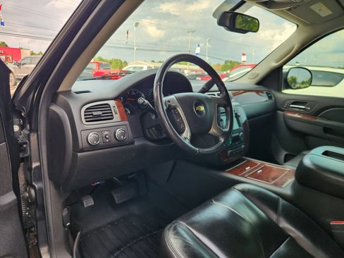 Used 2011 Chevrolet Suburban LTZ AWD/4WD image 25