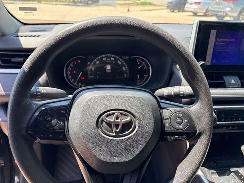 Used 2025 Toyota RAV4 XLE AWD/4WD image 15
