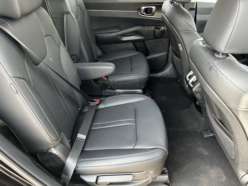 Used 2025 Kia Sorento EX AWD/4WD image 12